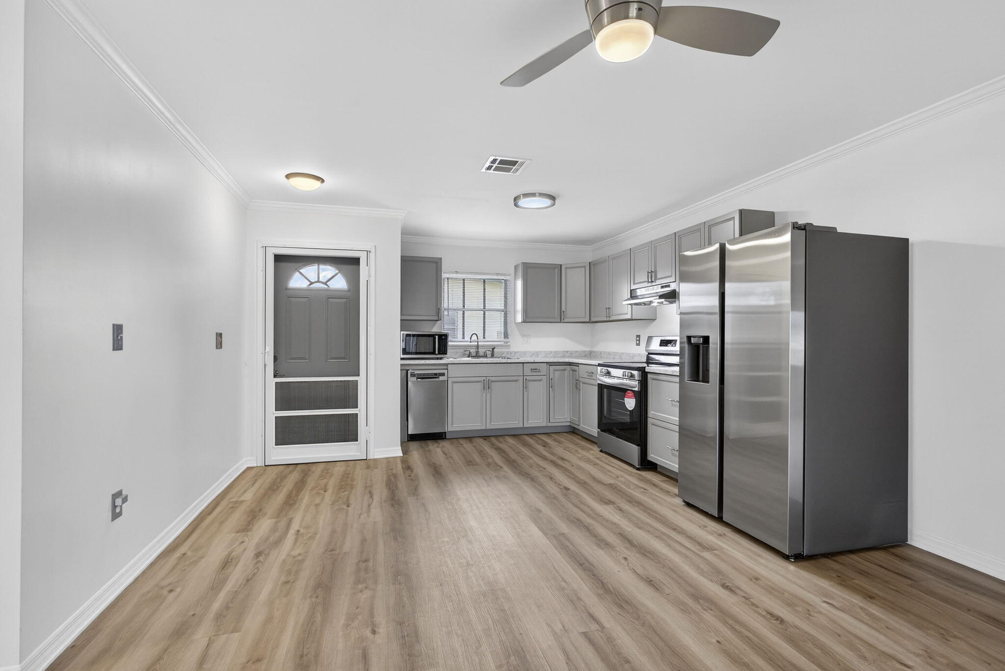 CRESTHAVEN VILLAS 6 CONDO - Residential