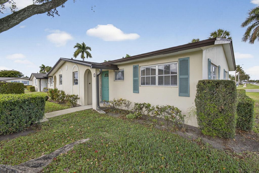 Photo of 2960 Ashley Drive E #D, West Palm Beach, FL 33415 (MLS # R11168206)