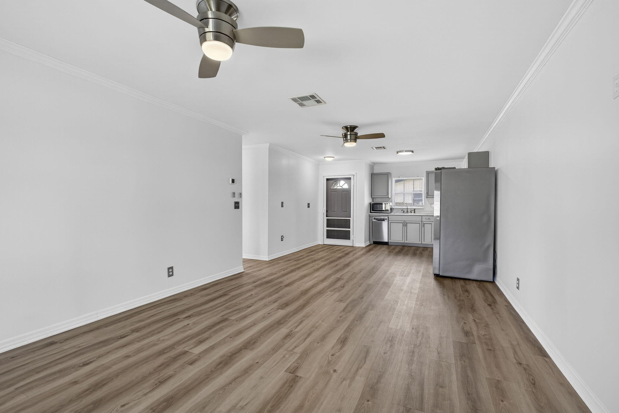 CRESTHAVEN VILLAS 6 CONDO - Residential