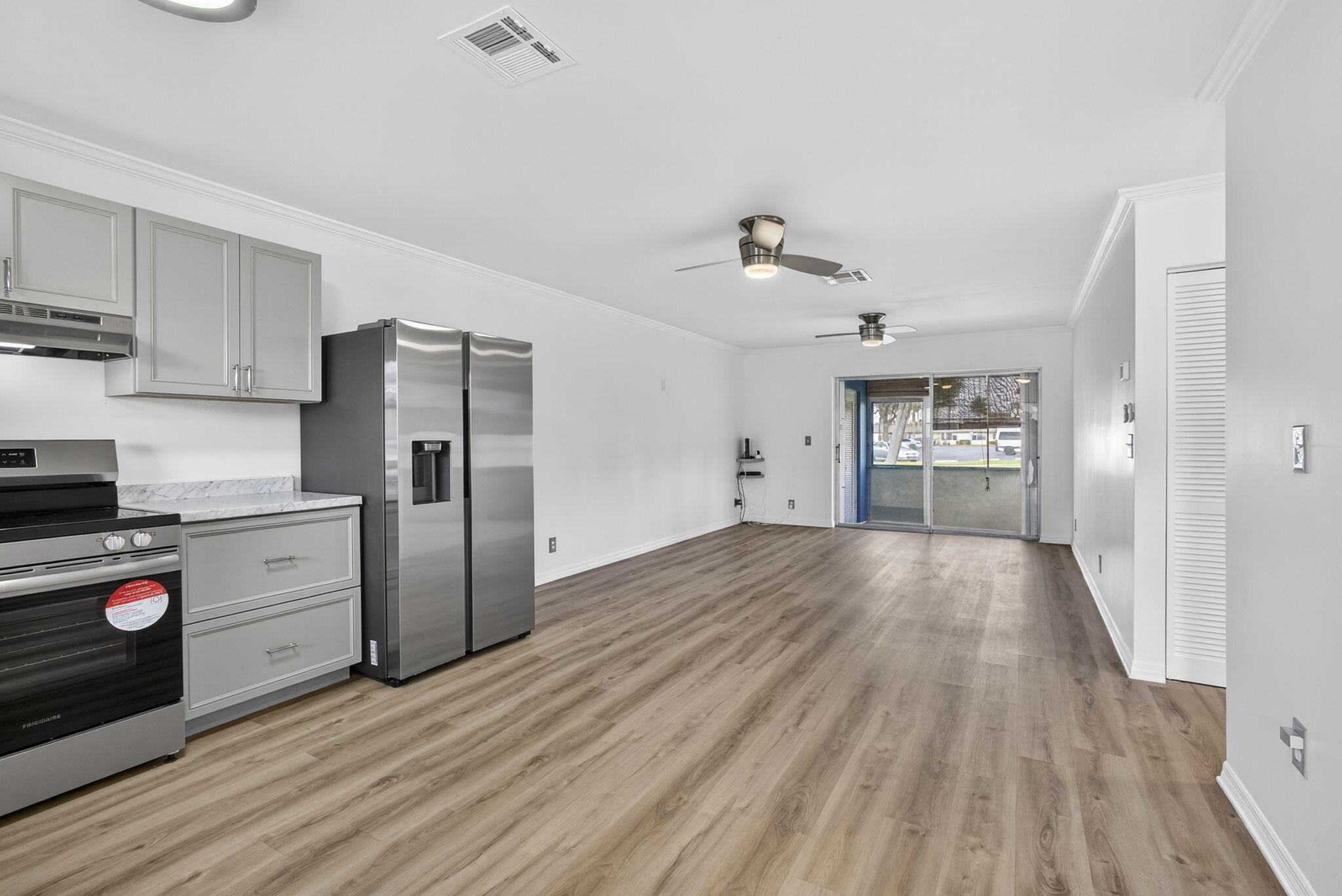 CRESTHAVEN VILLAS 6 CONDO - Residential