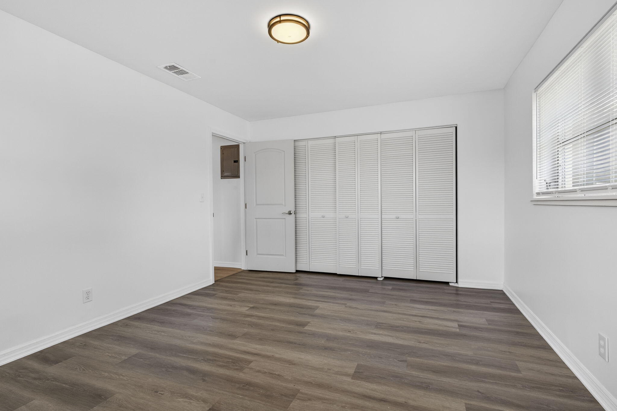 CRESTHAVEN VILLAS 6 CONDO - Residential