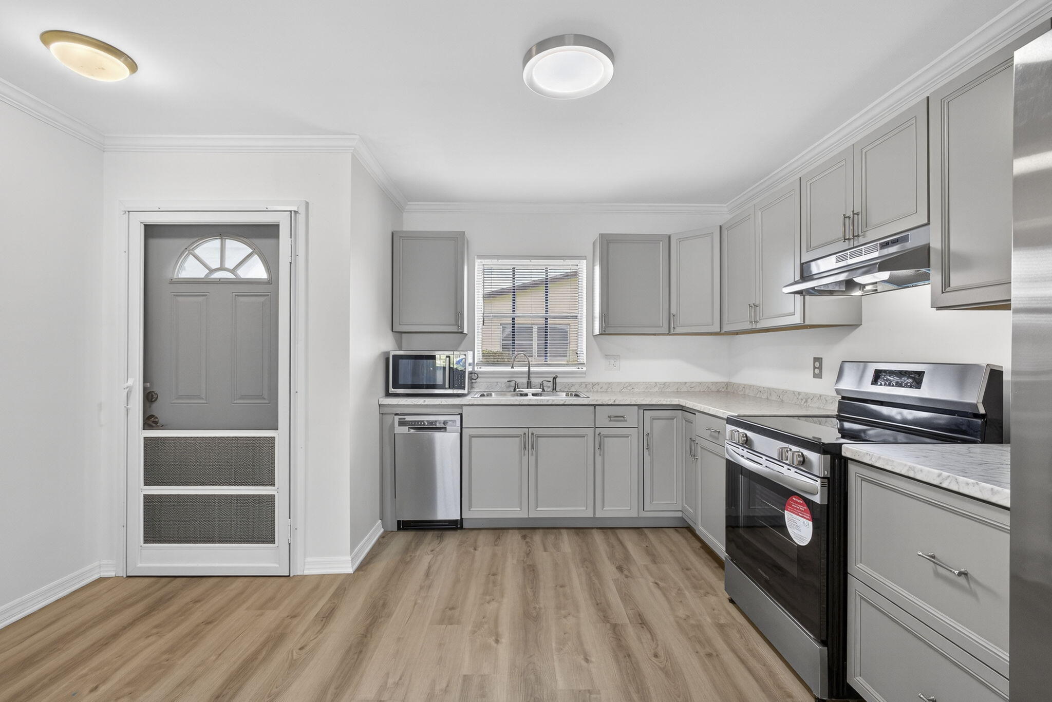 CRESTHAVEN VILLAS 6 CONDO - Residential