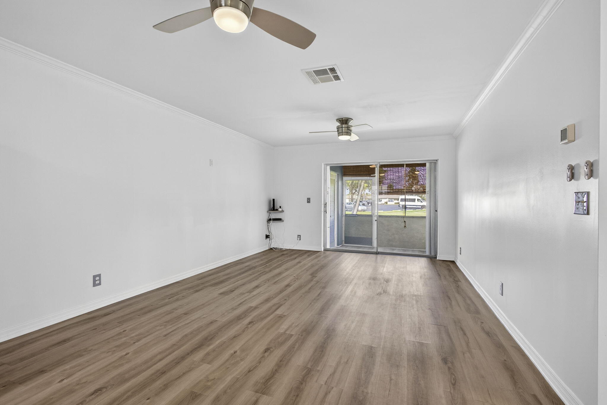 CRESTHAVEN VILLAS 6 CONDO - Residential