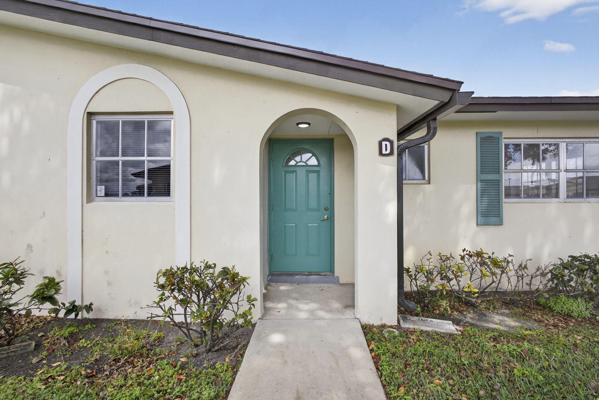 CRESTHAVEN VILLAS 6 CONDO - Residential