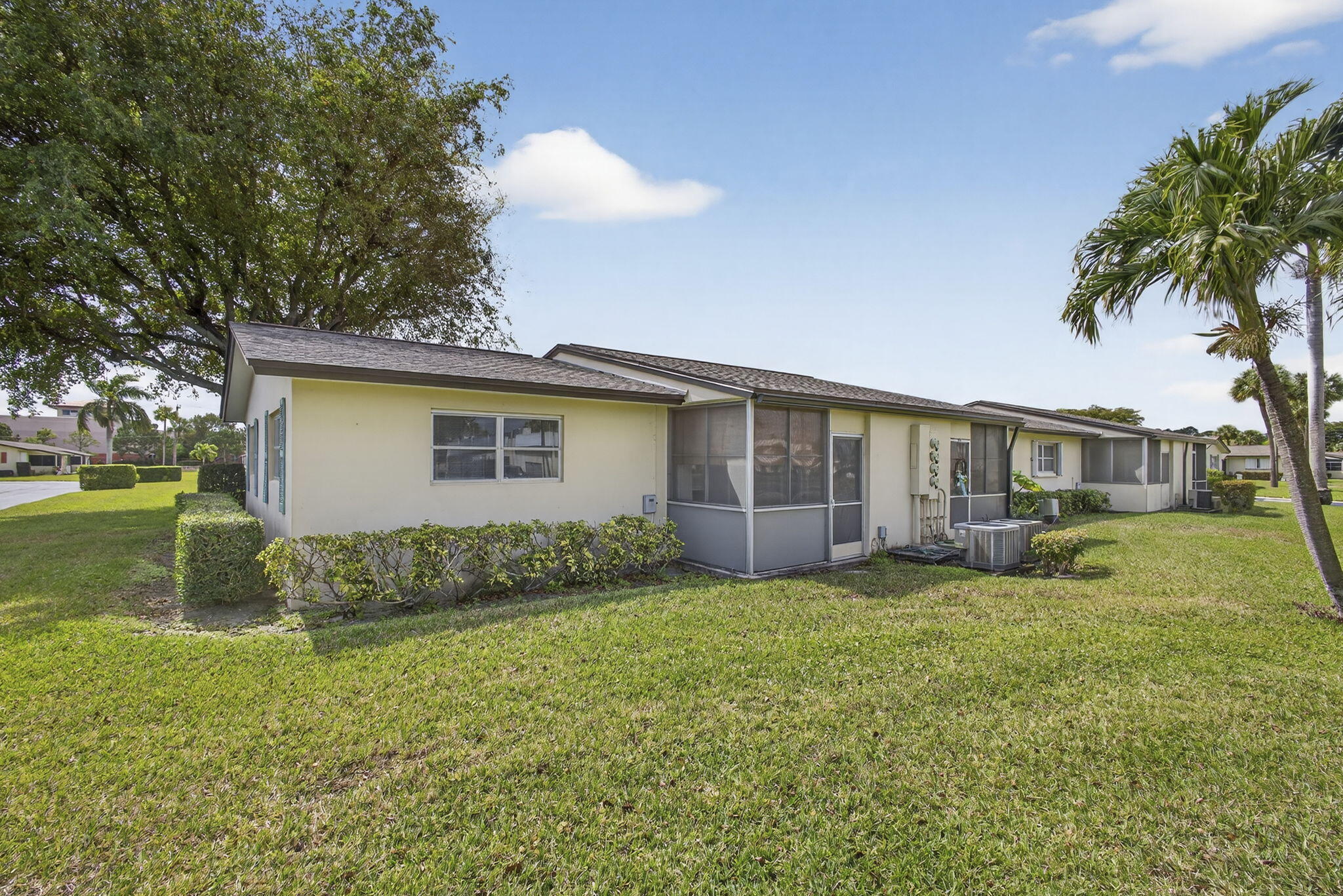 CRESTHAVEN VILLAS 6 CONDO - Residential