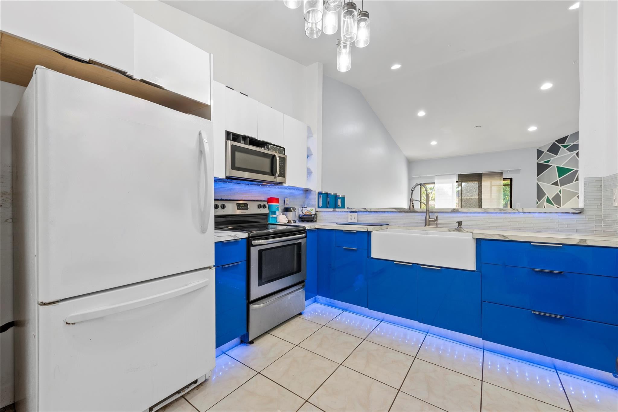 WEST LAKE - Residential