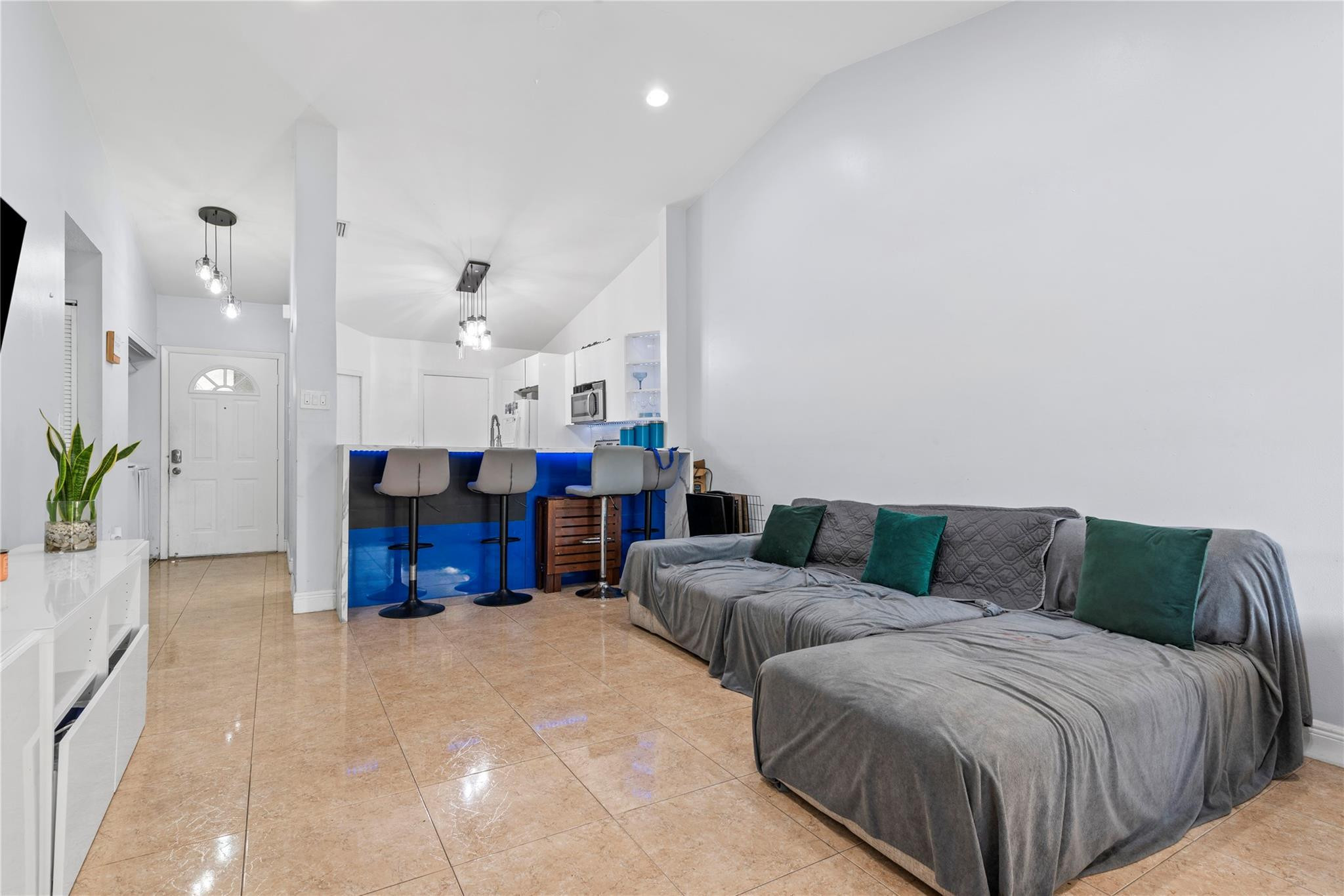 WEST LAKE - Residential