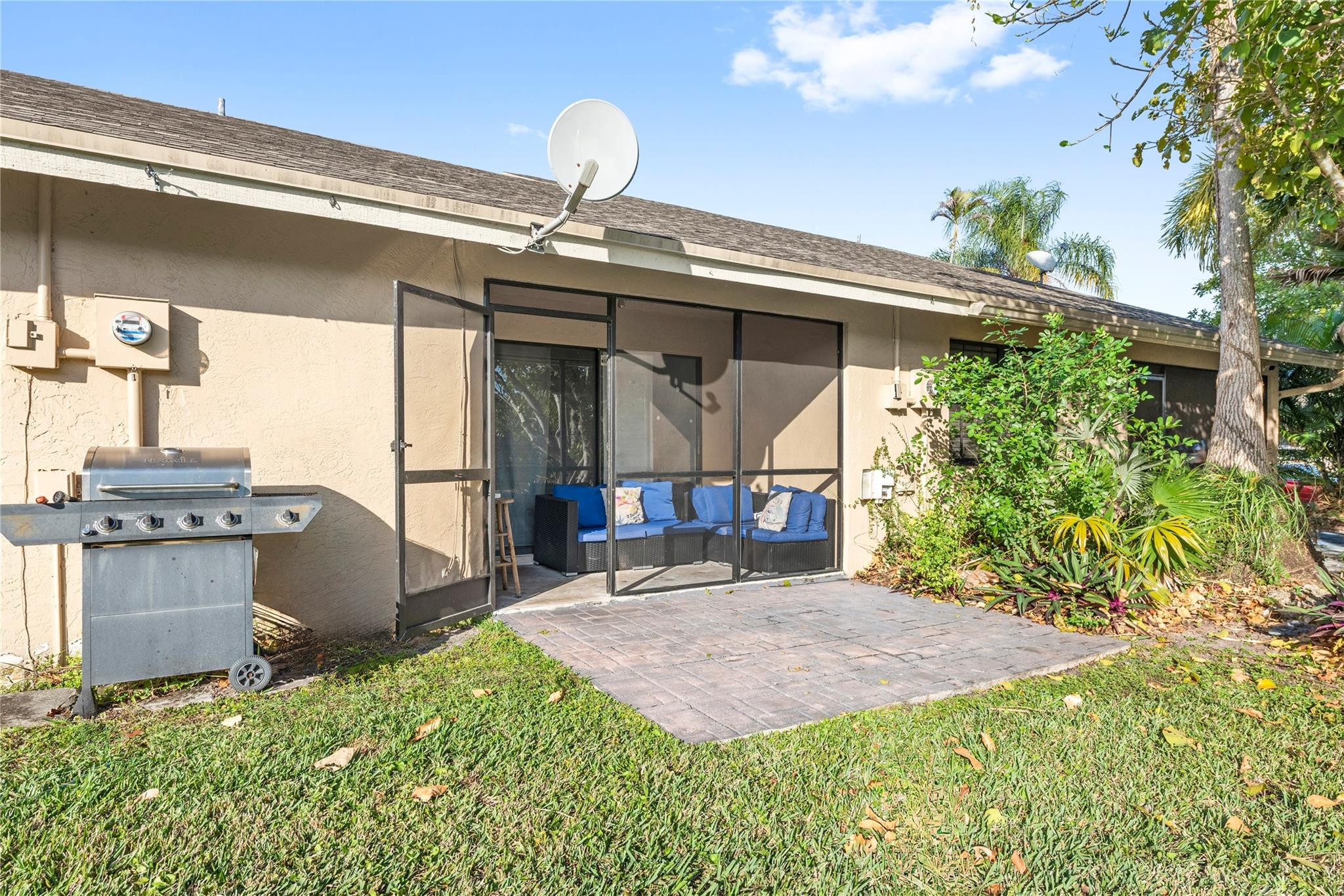 WEST LAKE - Residential