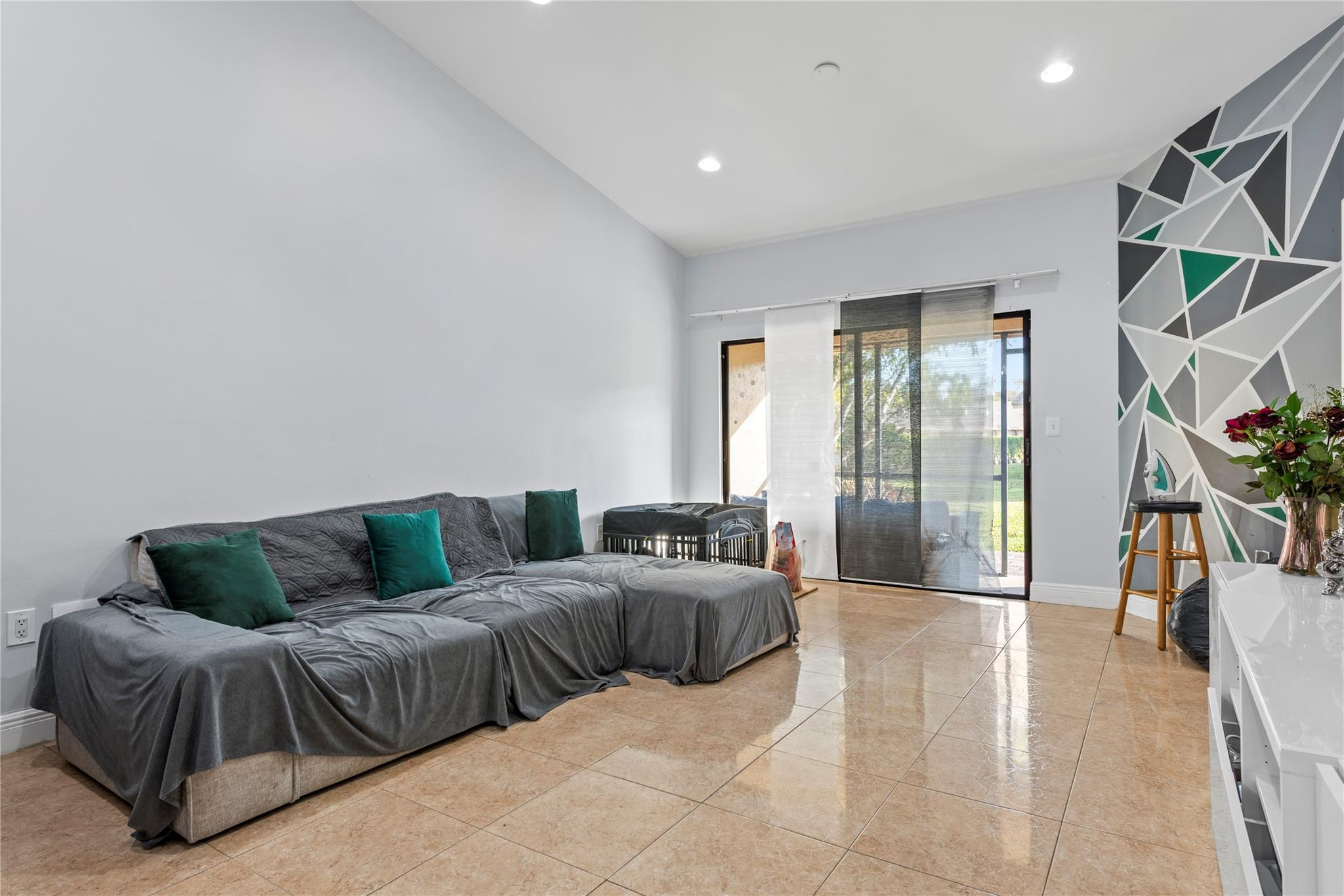 WEST LAKE - Residential