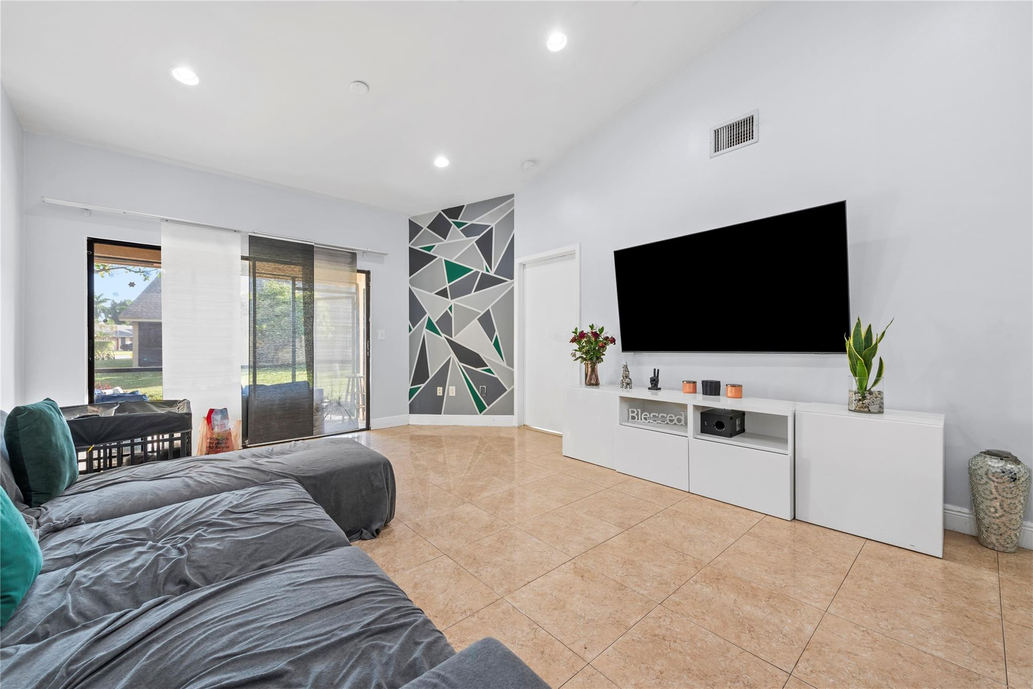 WEST LAKE - Residential