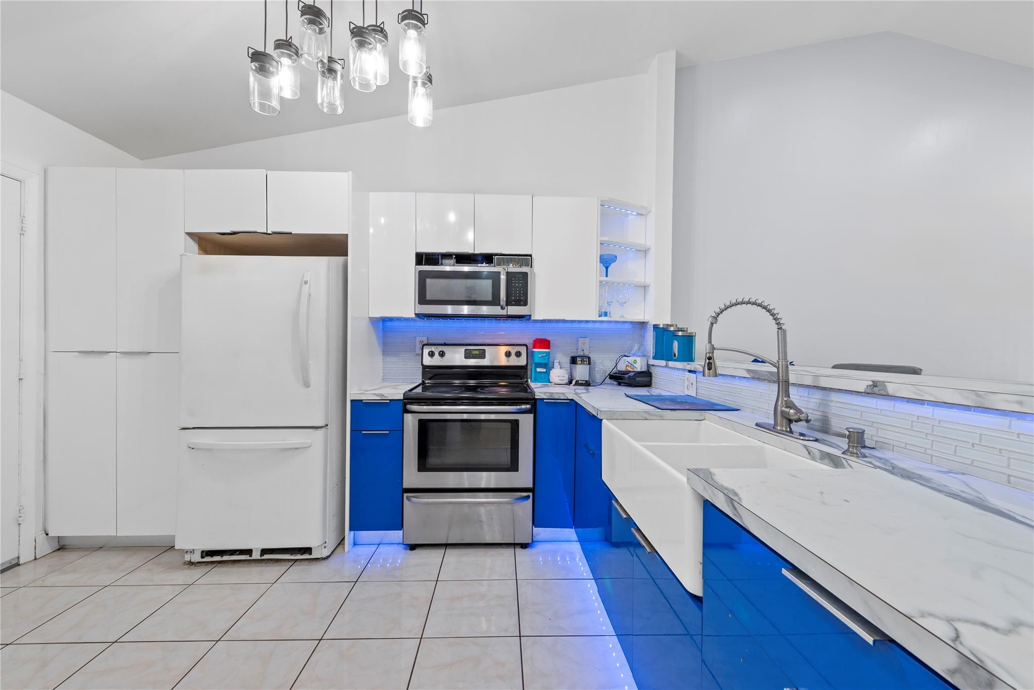 WEST LAKE - Residential