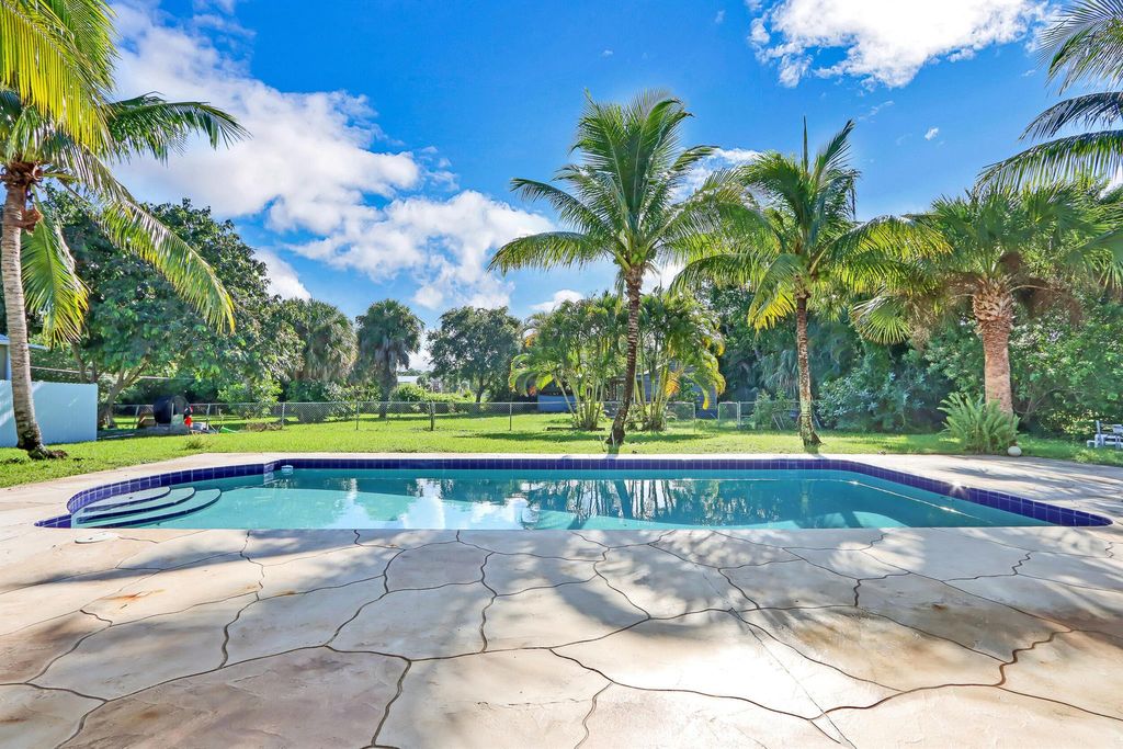 Photo of 11074 Monet Woods Road, Palm Beach Gardens, FL 33410 (MLS # R10989096)