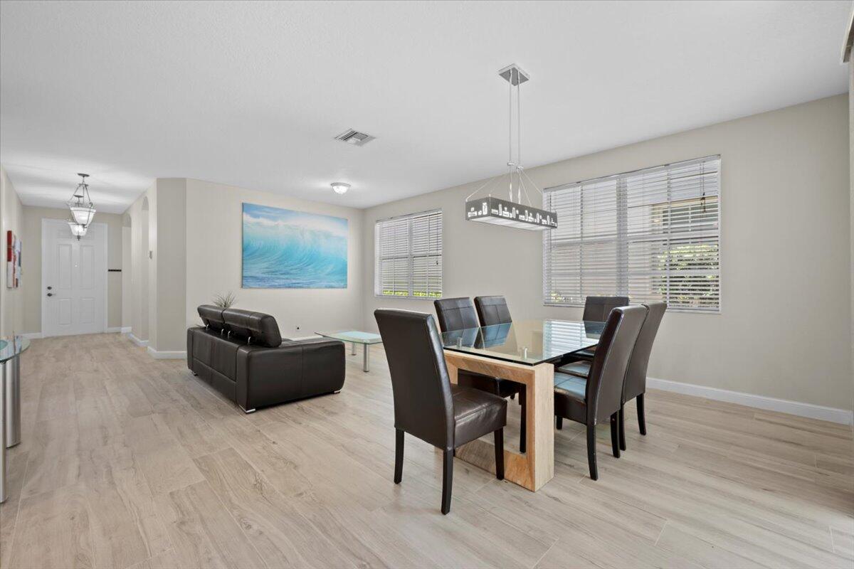 615 Castle Drive, Palm Beach Gardens, FL, 33410/$769,000 4 615 Castle Drive
