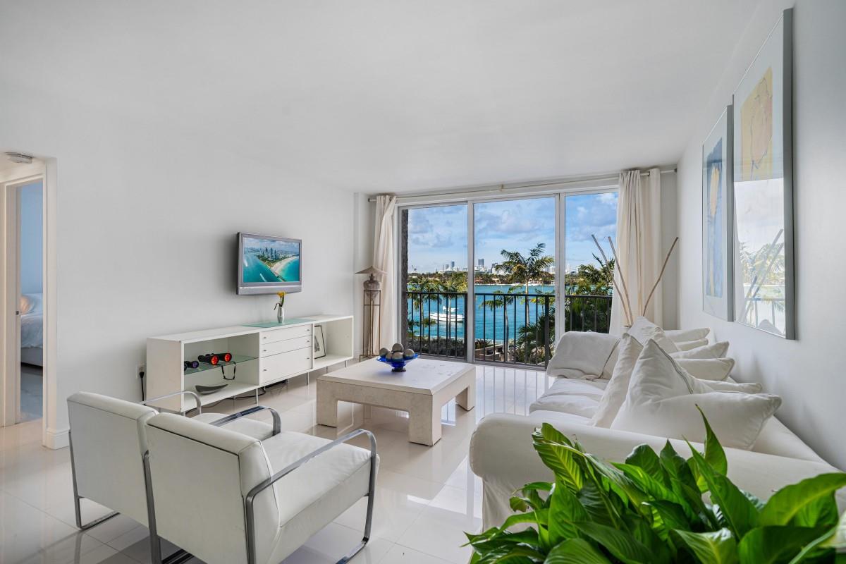 Direct water-view condo, Miami all-white clean, bright & beautiful large 1bd with brand new appliances & home office area. Fully furnished rental incl Parking, Cable, Wifi, Water, & all amenities. Quiet concrete building, a Juliette balcony, floor-ceiling sliding glass & view of pool, bay, Star Island and Miami Skyline, spectacular skies and sunsets. Amenities; laundry room, salt-water heated pool, BBQ, gym, billiard, media room, resort-style open lobby, & Italian mini-market & catering.