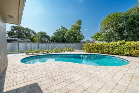 Single Family Residence in Boca Raton FL 1798 9th Street St 43.jpg