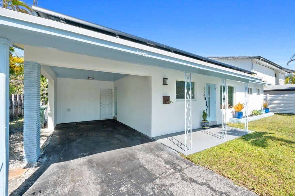 Photo of 1741 NE 40th Street, Oakland Park, FL 33334 (MLS # F10554596)