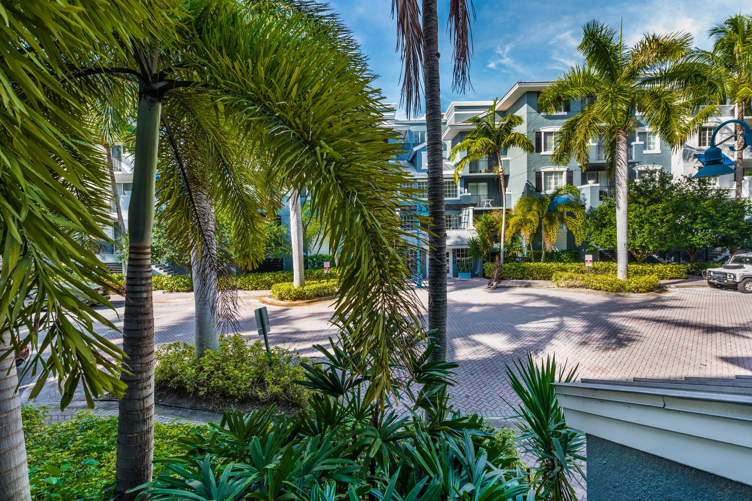 PINEAPPLE GROVE VILLAGE CONDO - Residential Lease