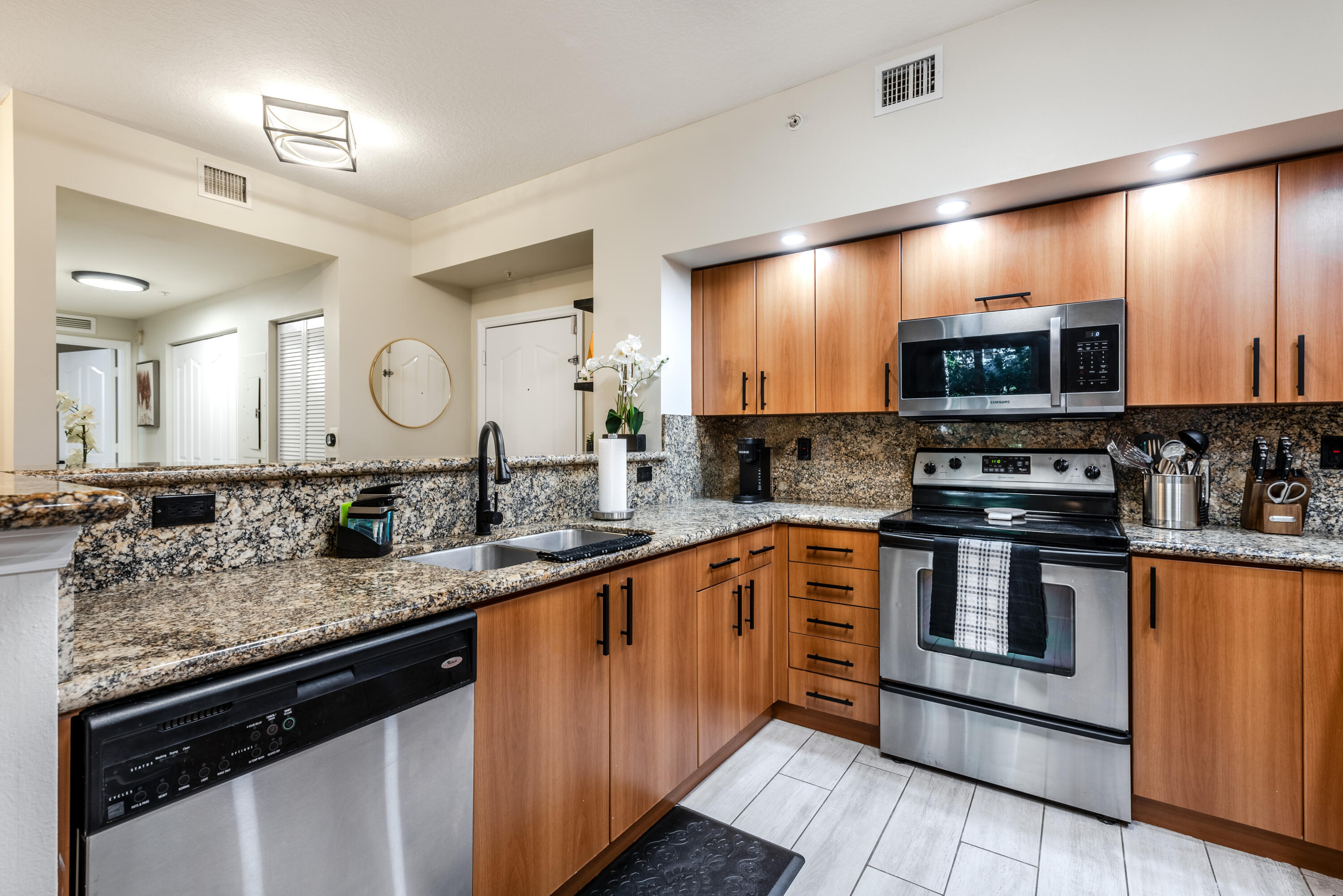 PINEAPPLE GROVE VILLAGE CONDO - Residential Lease