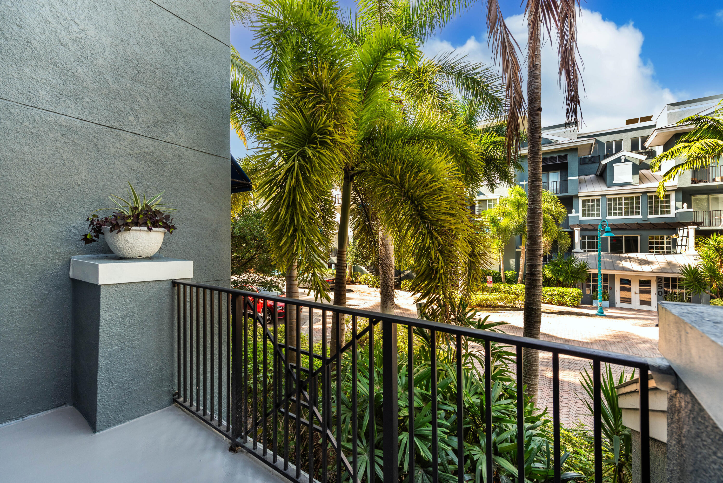 PINEAPPLE GROVE VILLAGE CONDO - Residential Lease