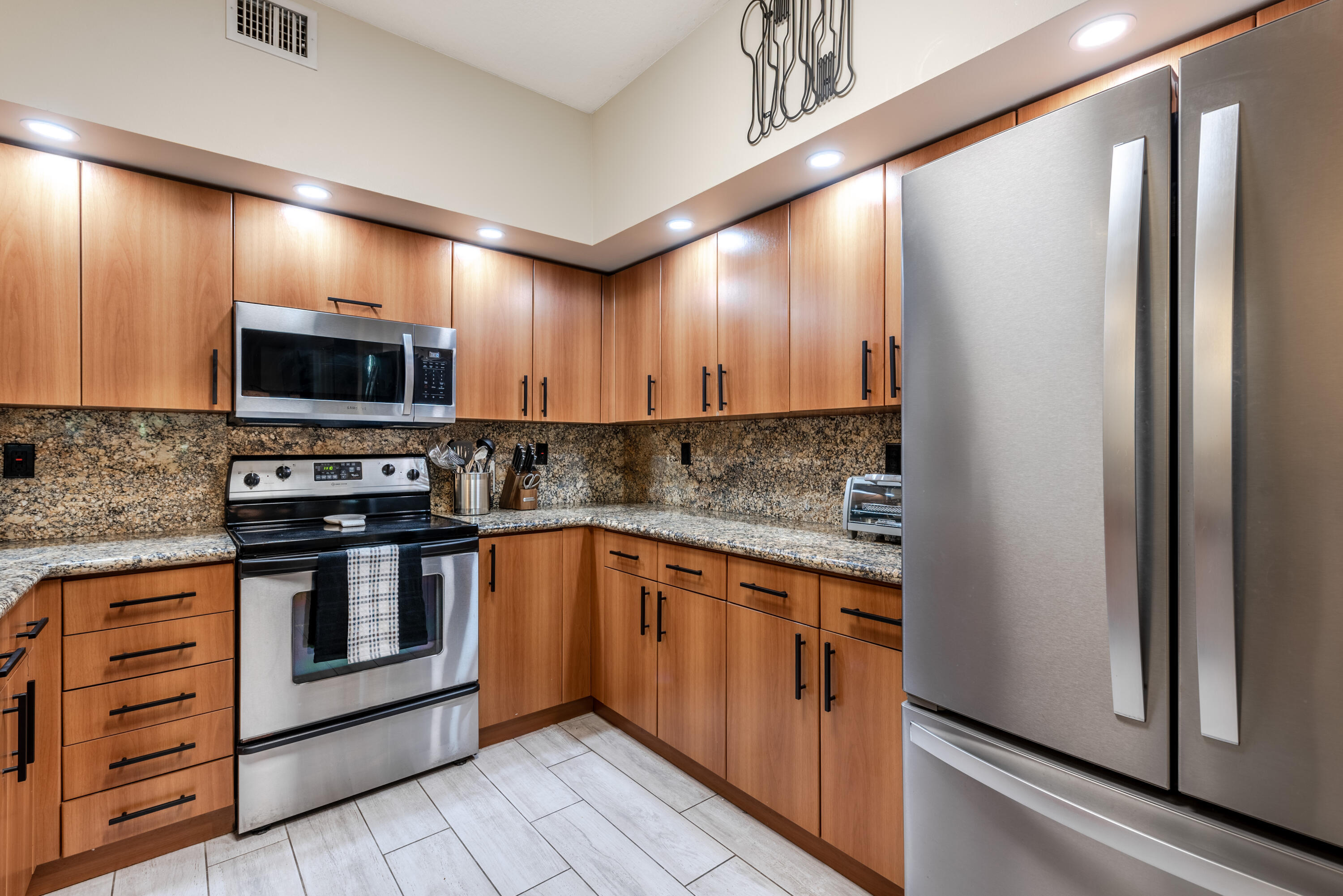 PINEAPPLE GROVE VILLAGE CONDO - Residential Lease