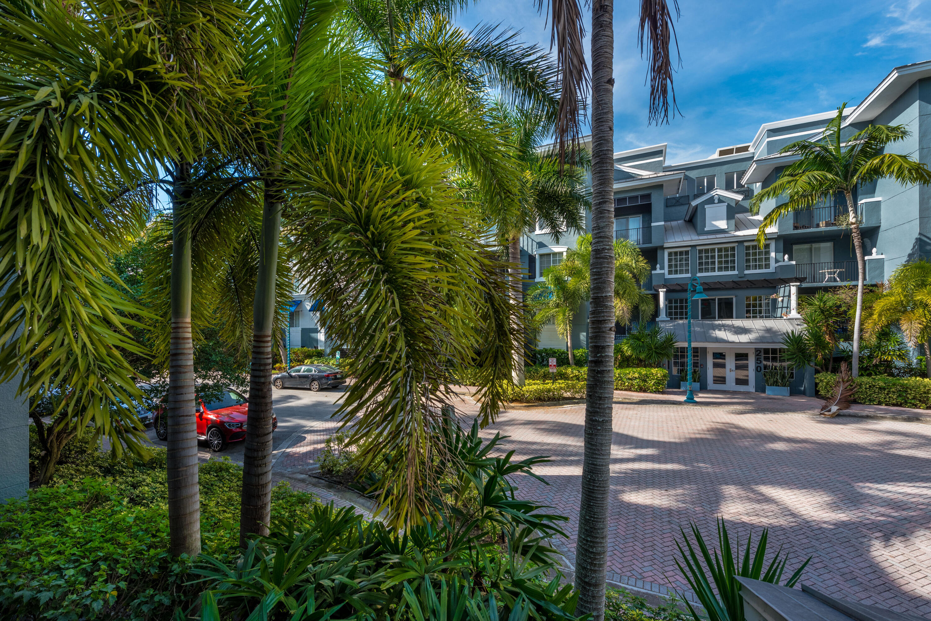 PINEAPPLE GROVE VILLAGE CONDO - Residential Lease