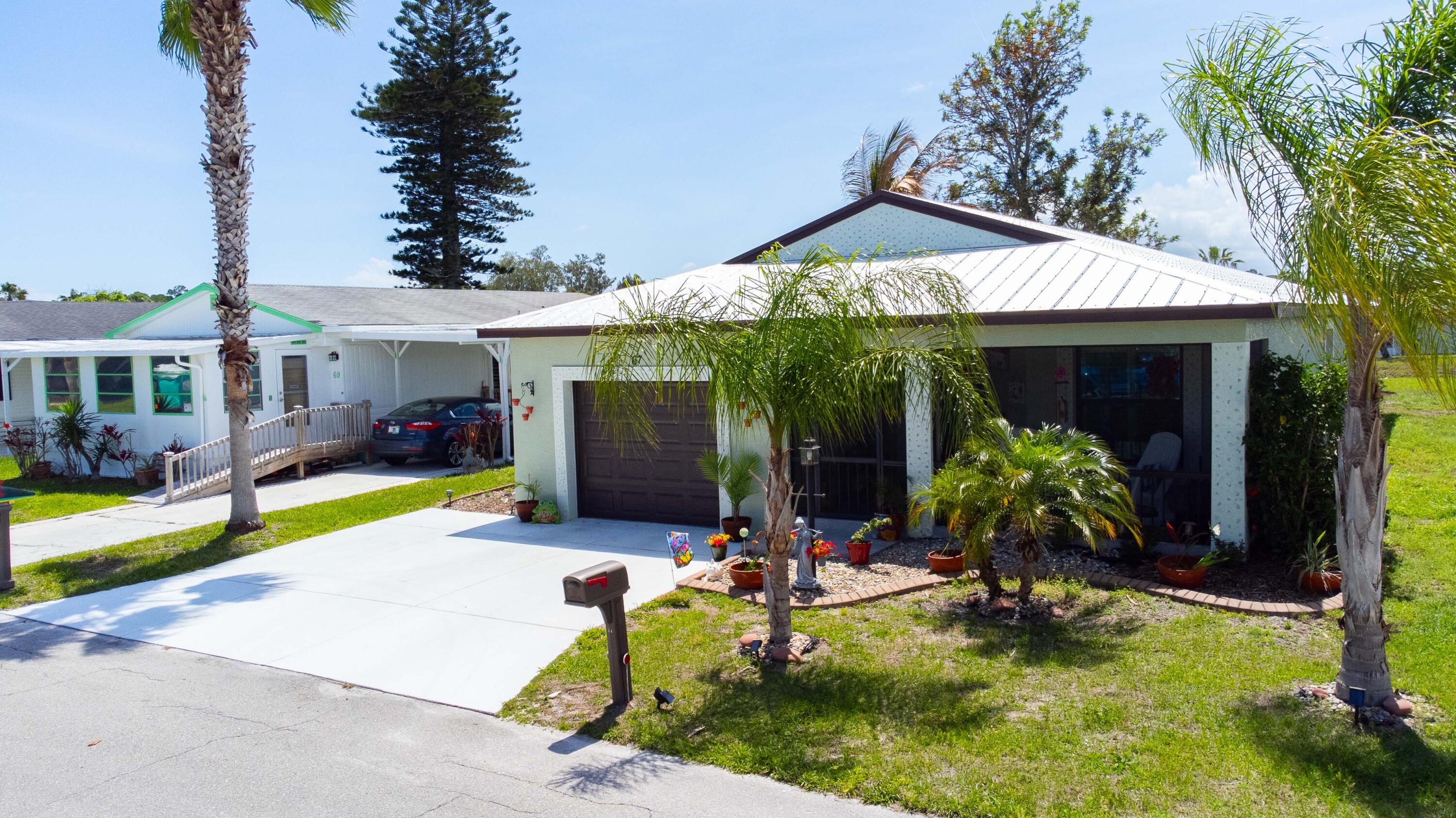 SPANISH LAKES ONE LEASEHOLD ESTATES - Residential