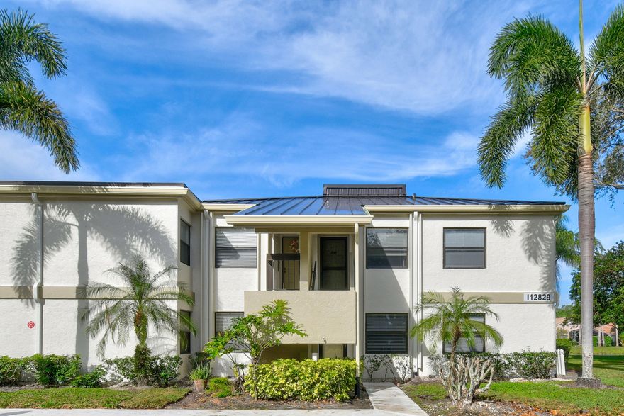 ESTATE SALE! Seller to pay one time initiation fee of $10,000..  Premier Lakefront & Fountain Location!! Ground floor unit with expansive water vistas in this beautifully appointed furnished condo. Turnkey, engineered hardwood flooring and tile, 2 bedrooms, 2 bath plus washer/dryer.  Screen enclosed patio with extra storage space for golf clubs, bikes and beach chairs is a plus. Eastpointe Club is located in the heart of Palm Beach Gardens & features two gorgeous Fazio designed golf course with 36 holes, state of the art fitness center, tennis & pickleball plus endless amenities that create a luxurious Florida Lifestyle all within the gated community of Eastpointe.  New Roof & exterior painting completed in 2023 and full $23,000 assessment has been paid in full by the seller. Membership R