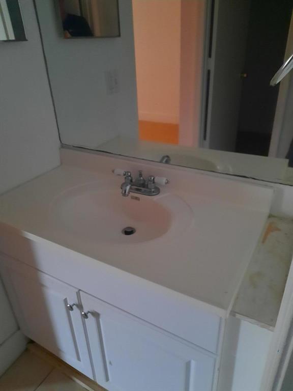 CORAL WEST CONDO - Residential Lease