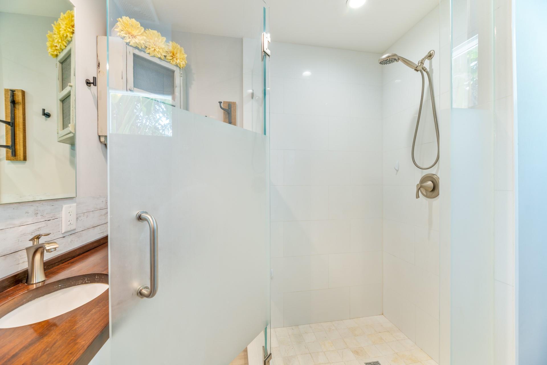 CRESTHAVEN NO 3 37-11 B - Residential