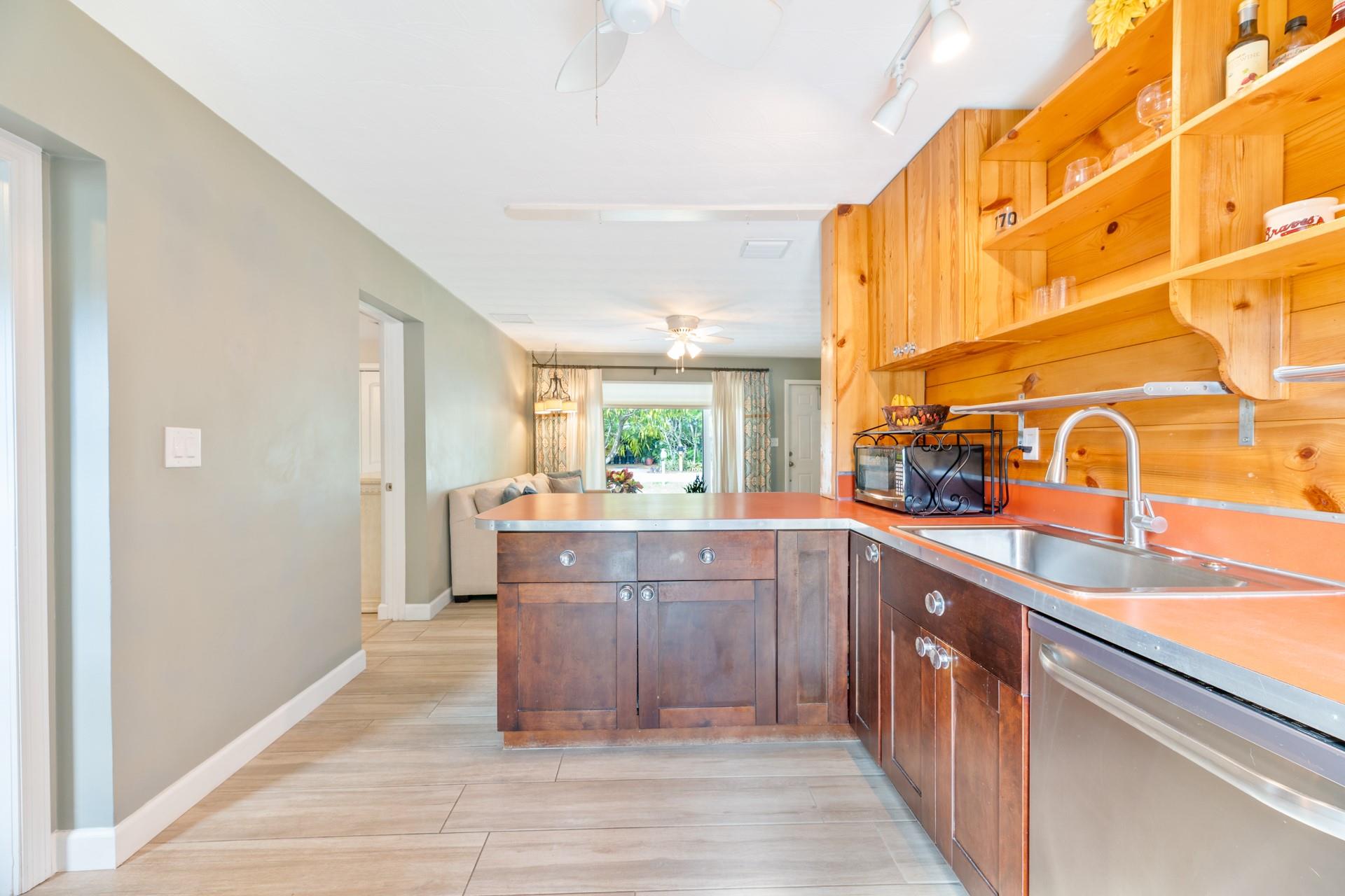 CRESTHAVEN NO 3 37-11 B - Residential