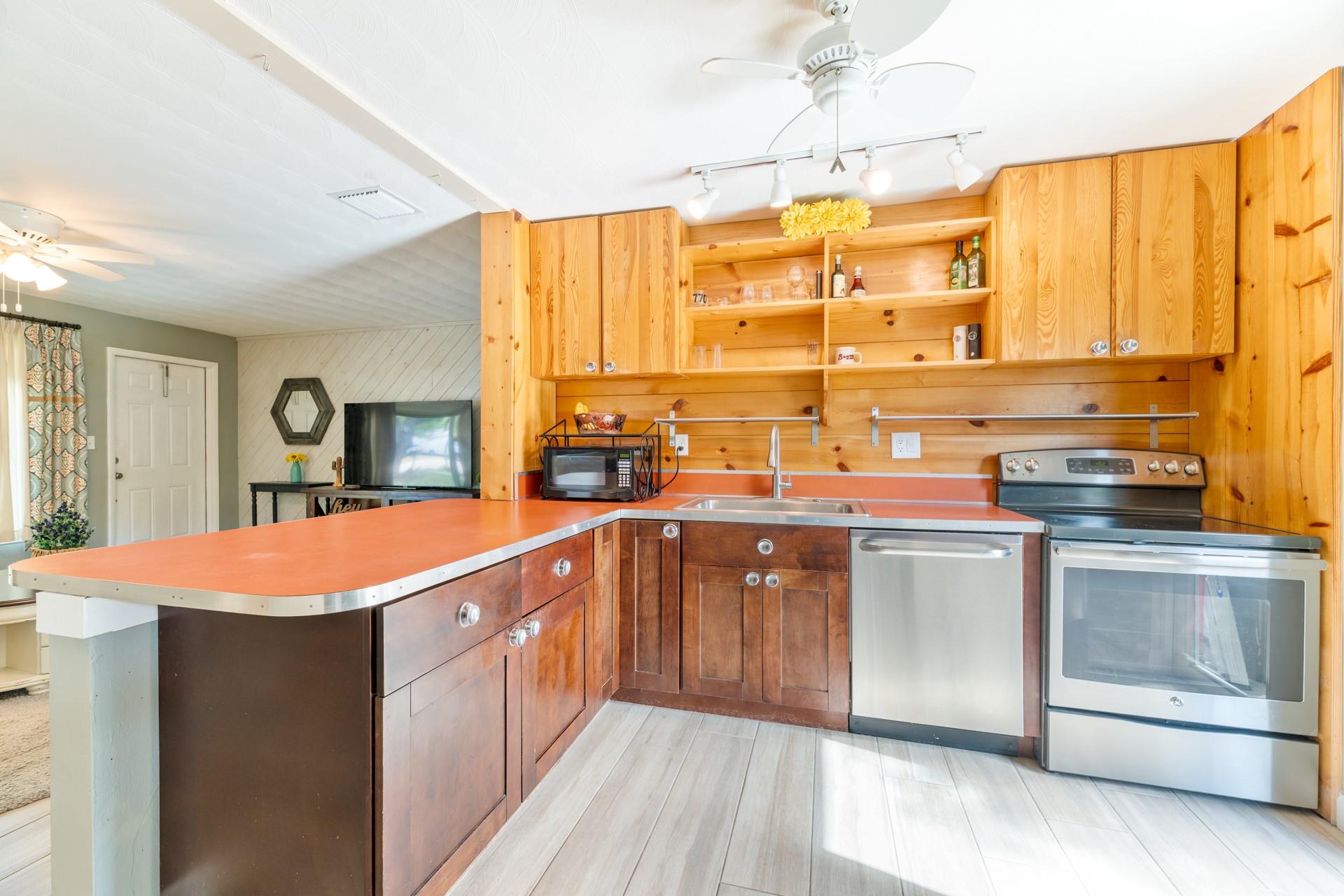 CRESTHAVEN NO 3 37-11 B - Residential