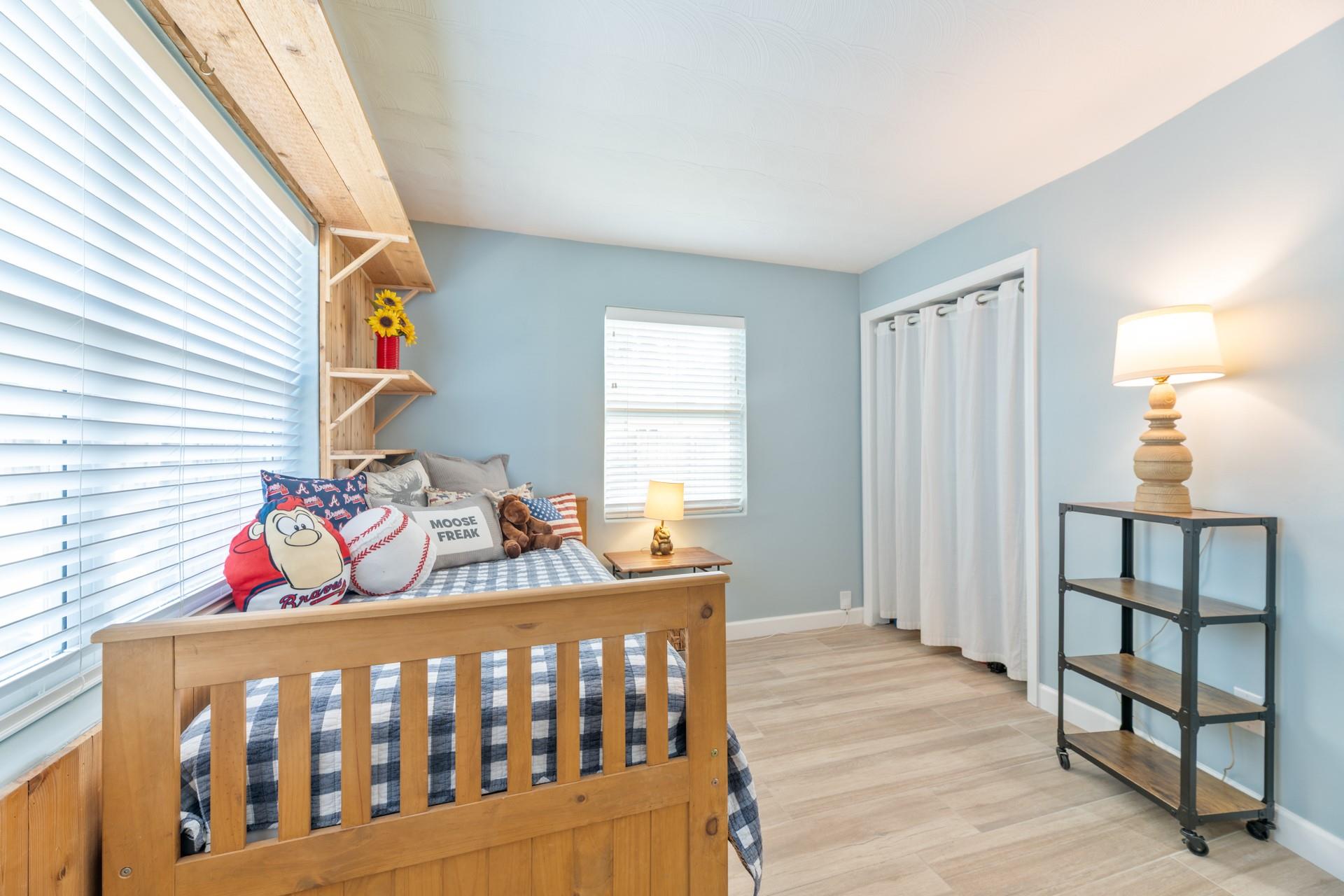 CRESTHAVEN NO 3 37-11 B - Residential