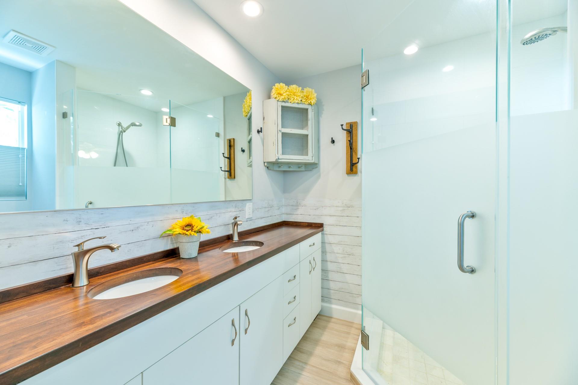 CRESTHAVEN NO 3 37-11 B - Residential