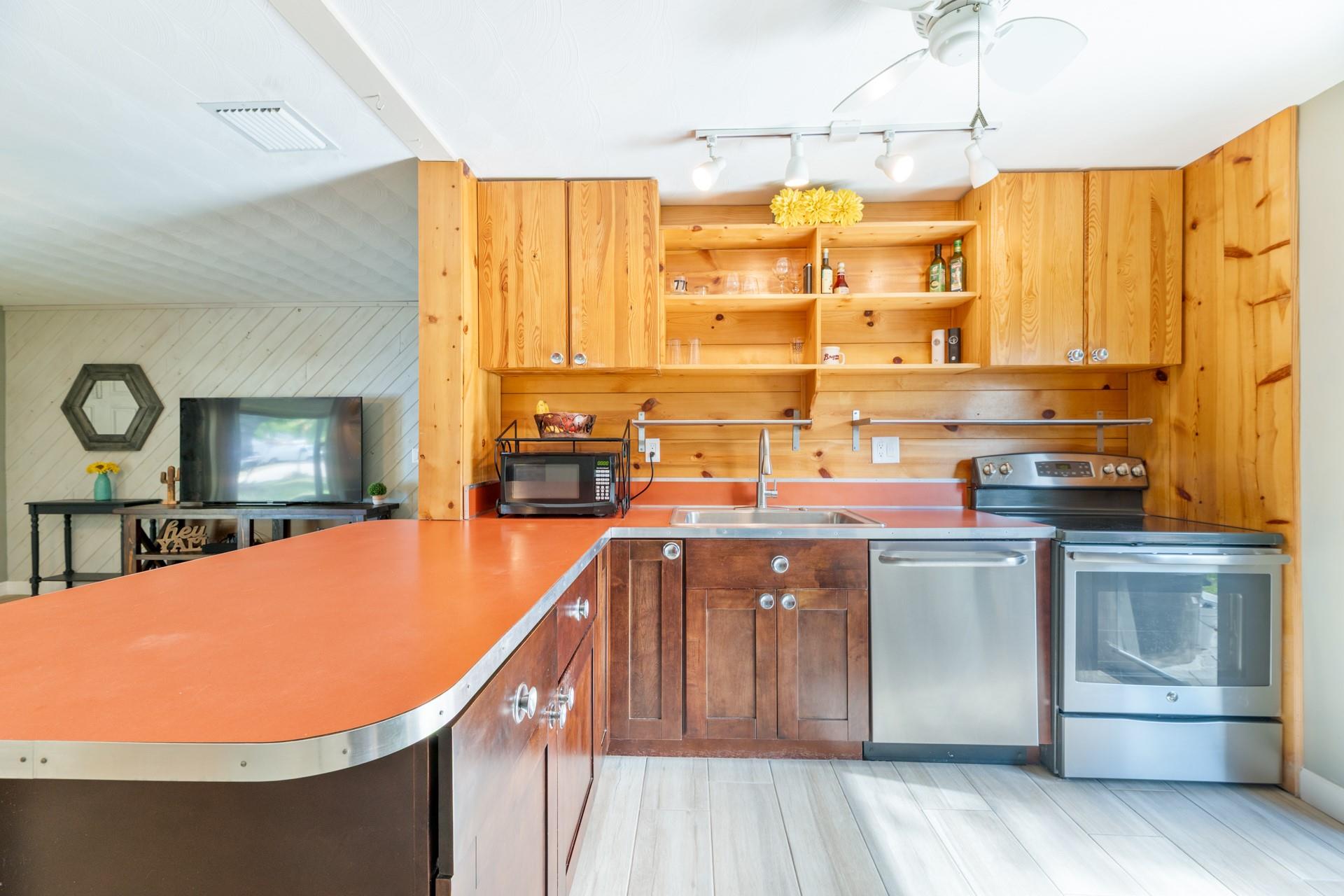 CRESTHAVEN NO 3 37-11 B - Residential