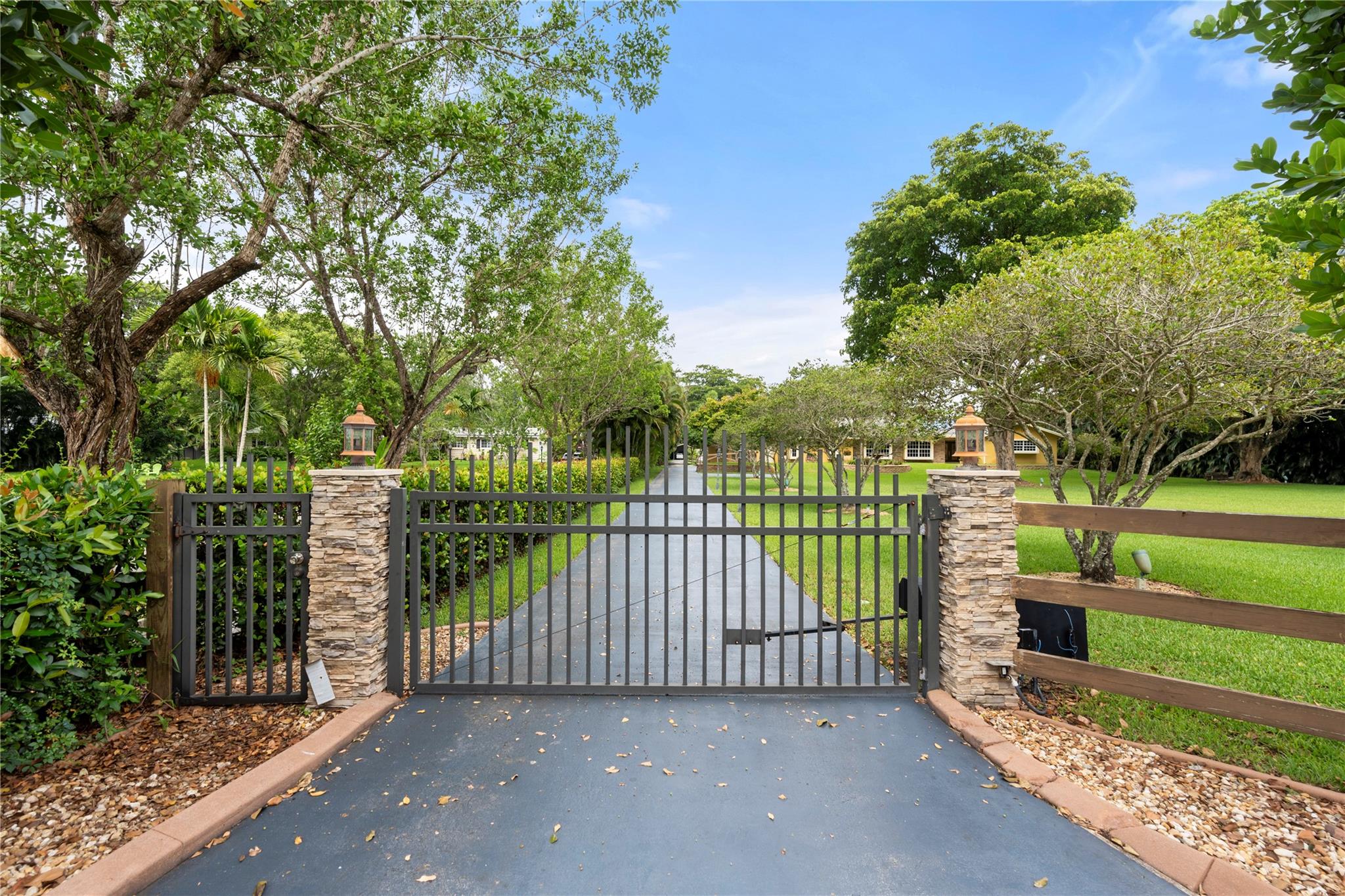 SUNSHINE RANCHES - Residential