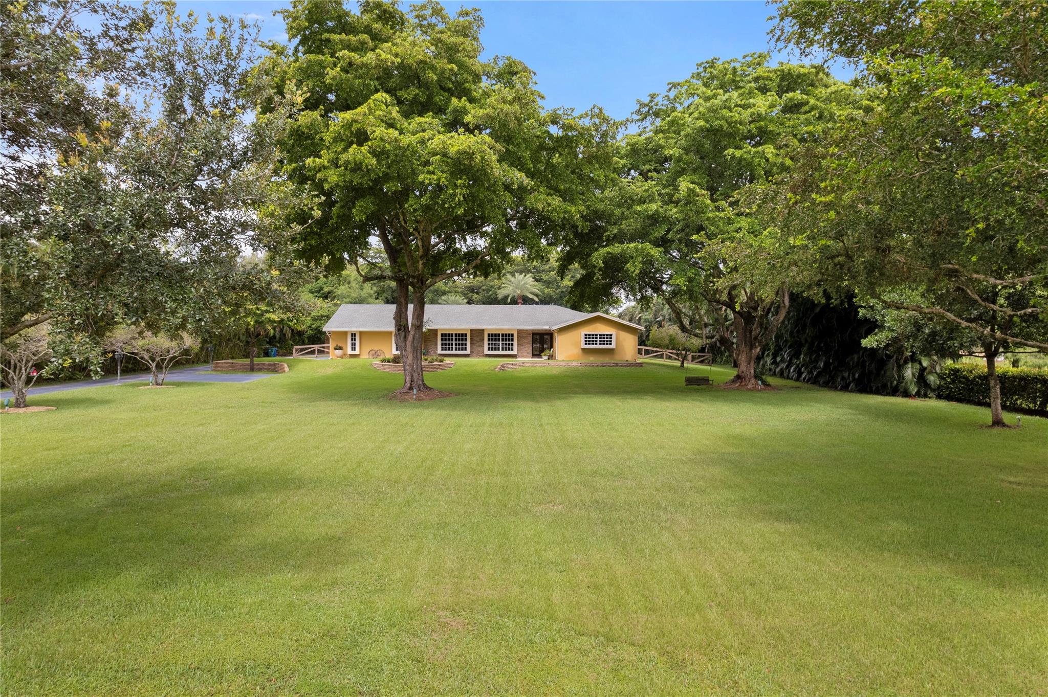 SUNSHINE RANCHES - Residential