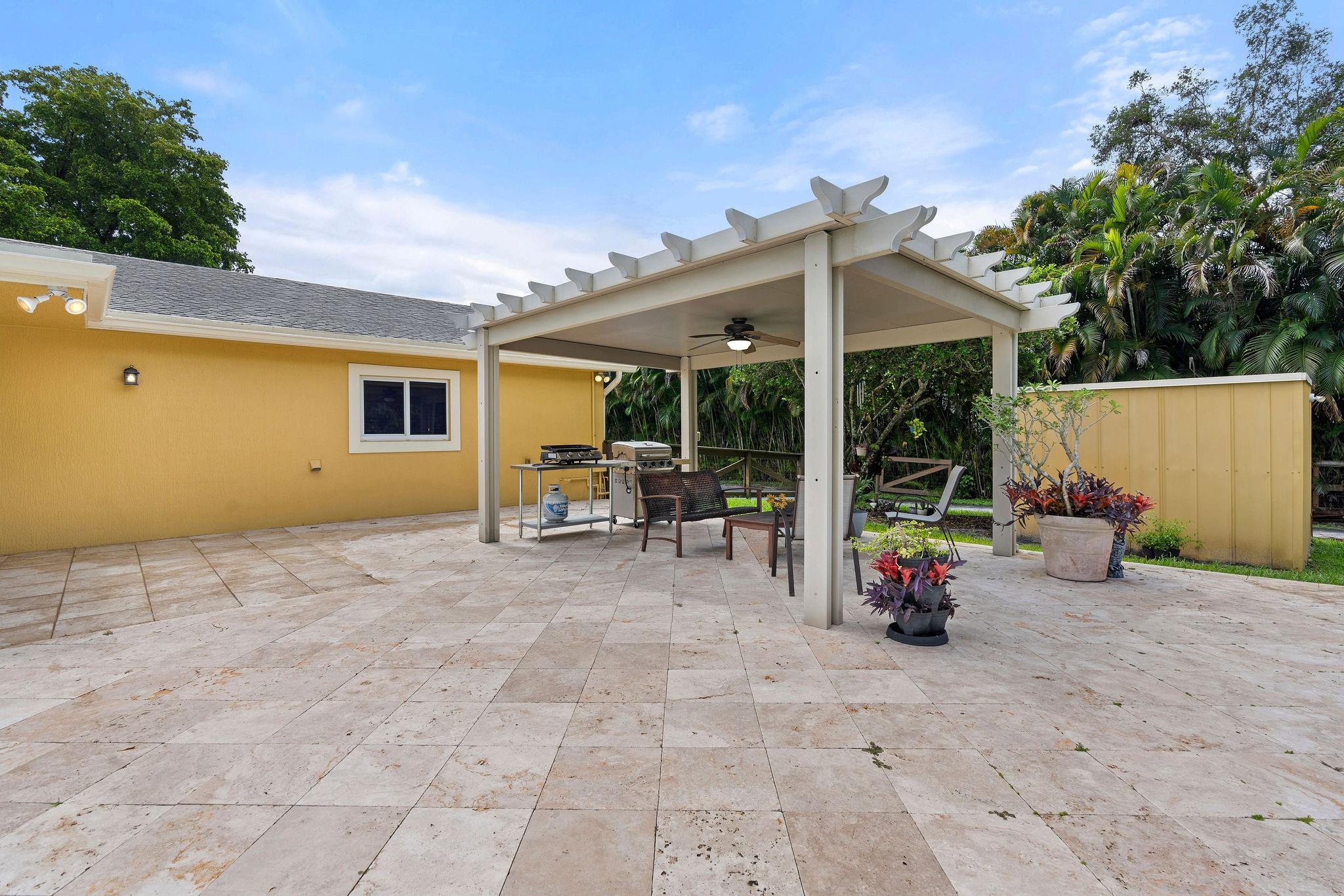 SUNSHINE RANCHES - Residential