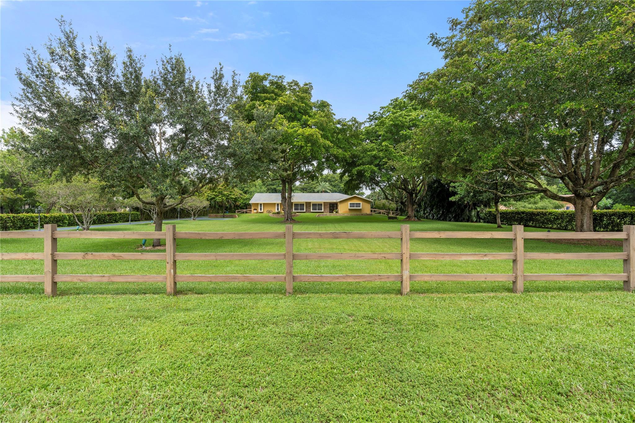 SUNSHINE RANCHES - Residential