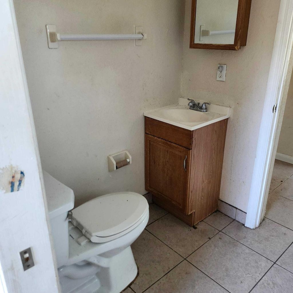 Photo of 1307 NW 15th Place, Fort Lauderdale, FL 33311 (MLS # B26029338)