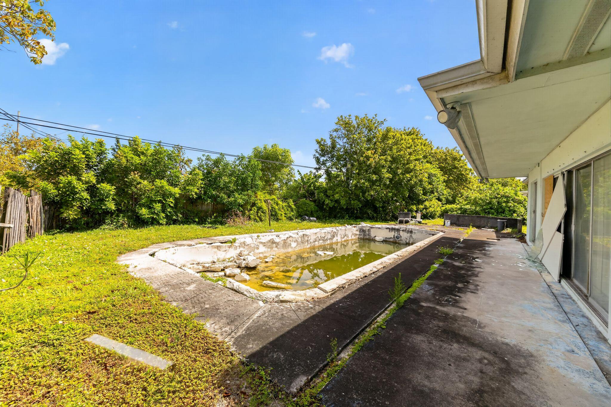LAUDERDALE VILLAS - Residential
