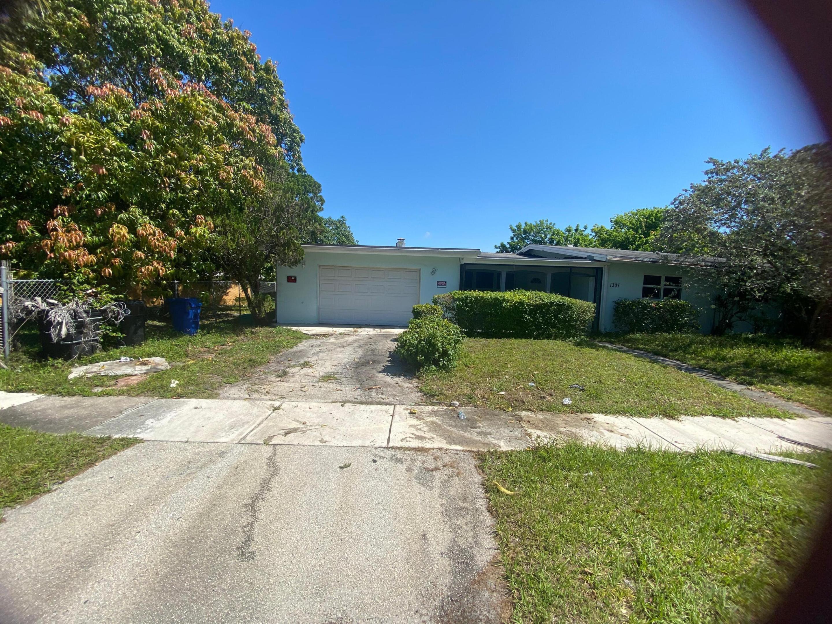 LAUDERDALE VILLAS - Residential