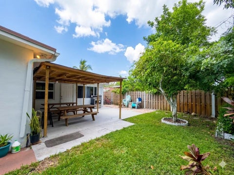 Tiny photo for 6801 NW 24TH Place, Sunrise, FL 33313 (MLS # B26074635)