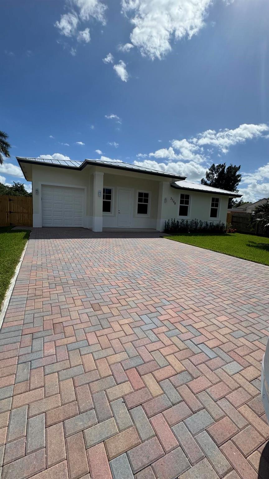 LAKEWOOD GARDENS PL 1 IN - Residential Lease