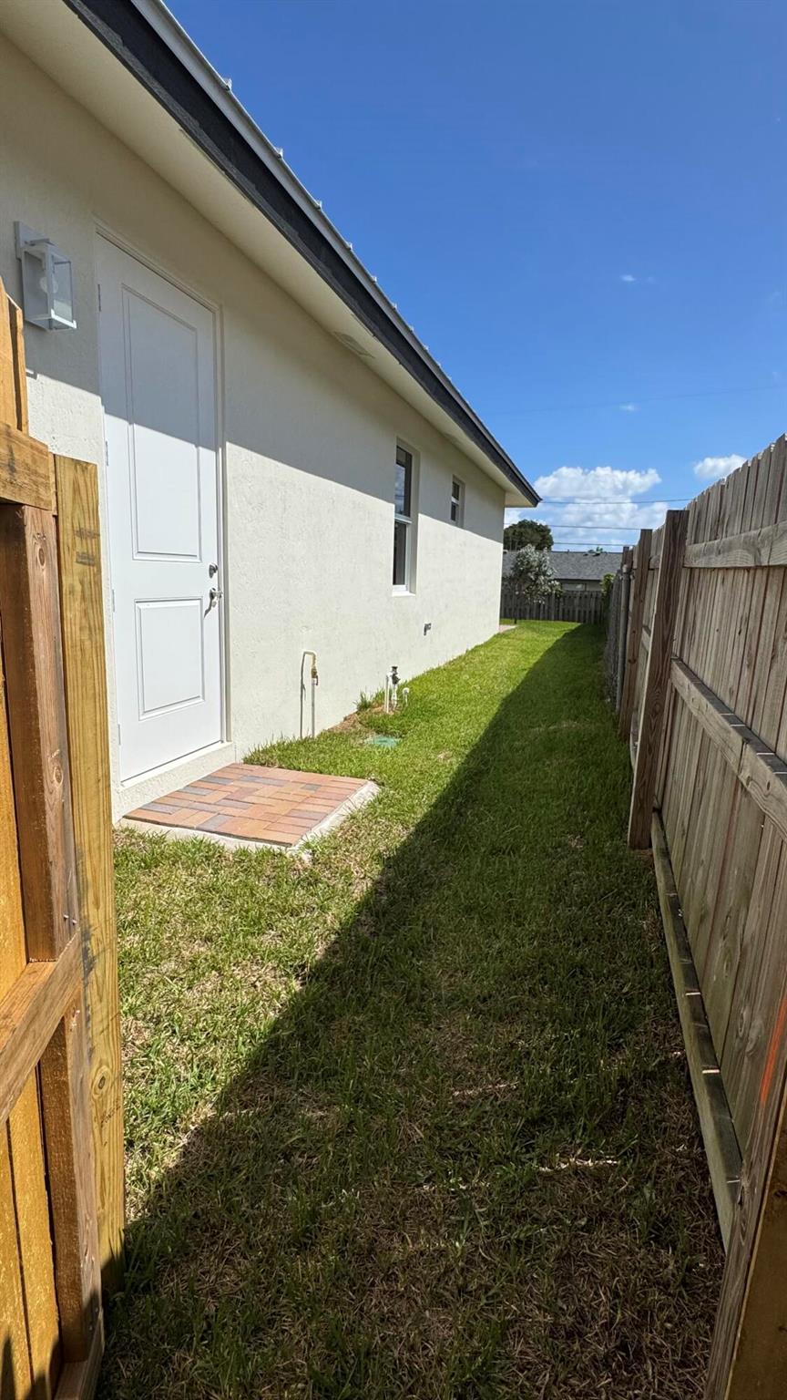 LAKEWOOD GARDENS PL 1 IN - Residential Lease