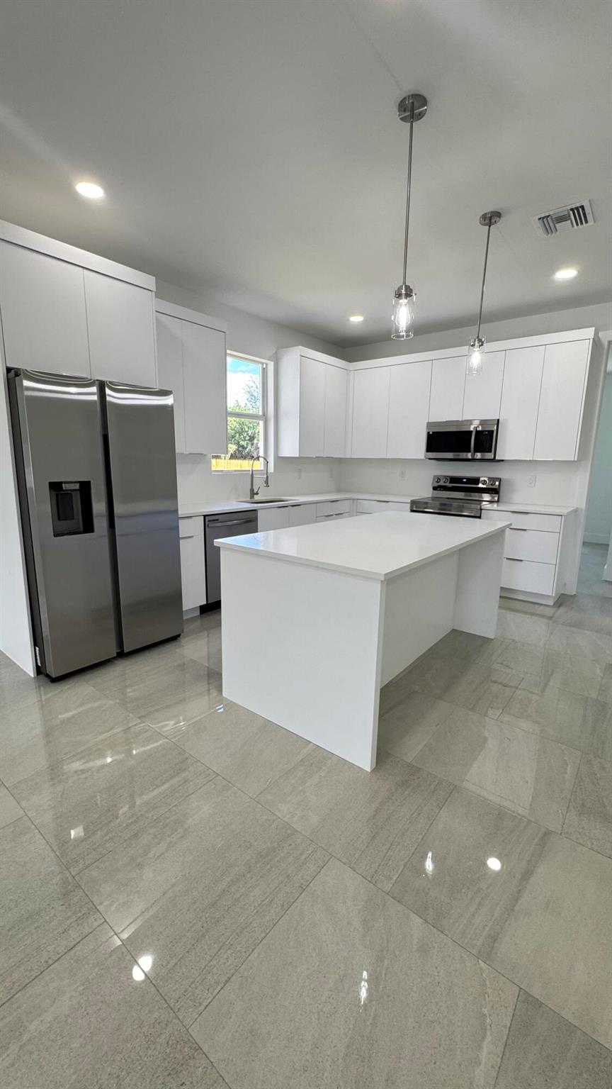 LAKEWOOD GARDENS PL 1 IN - Residential Lease