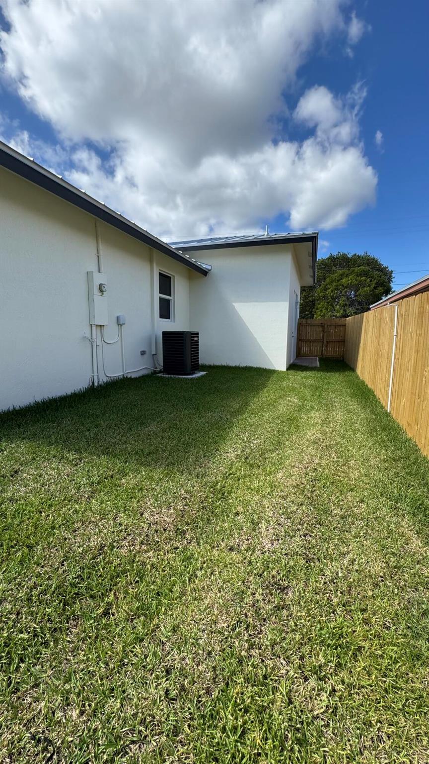 LAKEWOOD GARDENS PL 1 IN - Residential Lease