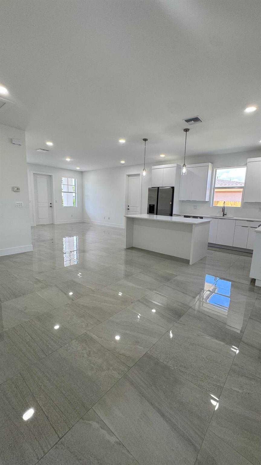 LAKEWOOD GARDENS PL 1 IN - Residential Lease