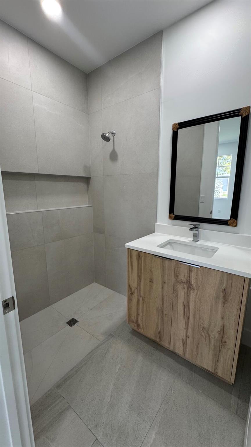 LAKEWOOD GARDENS PL 1 IN - Residential Lease