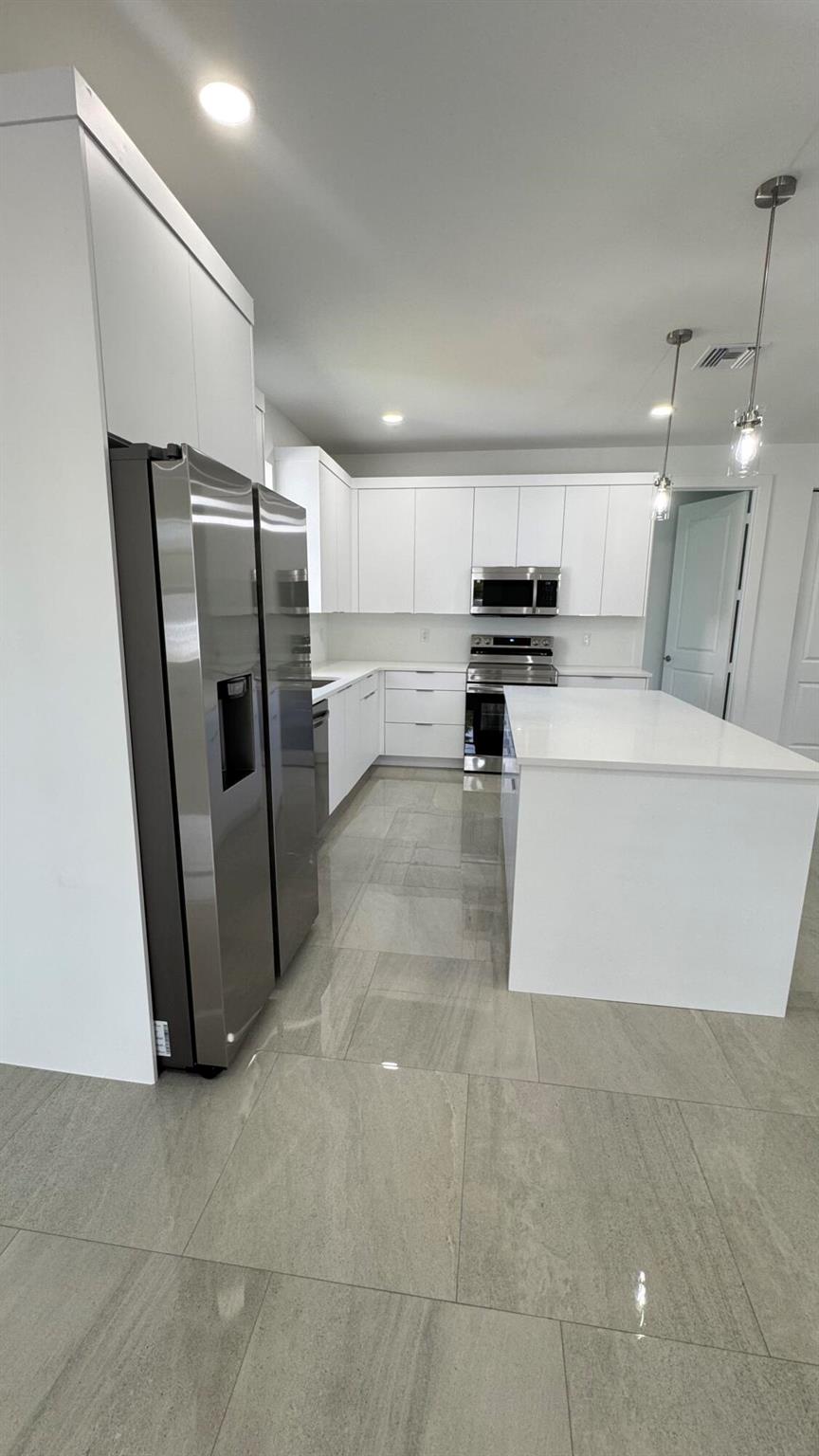 LAKEWOOD GARDENS PL 1 IN - Residential Lease