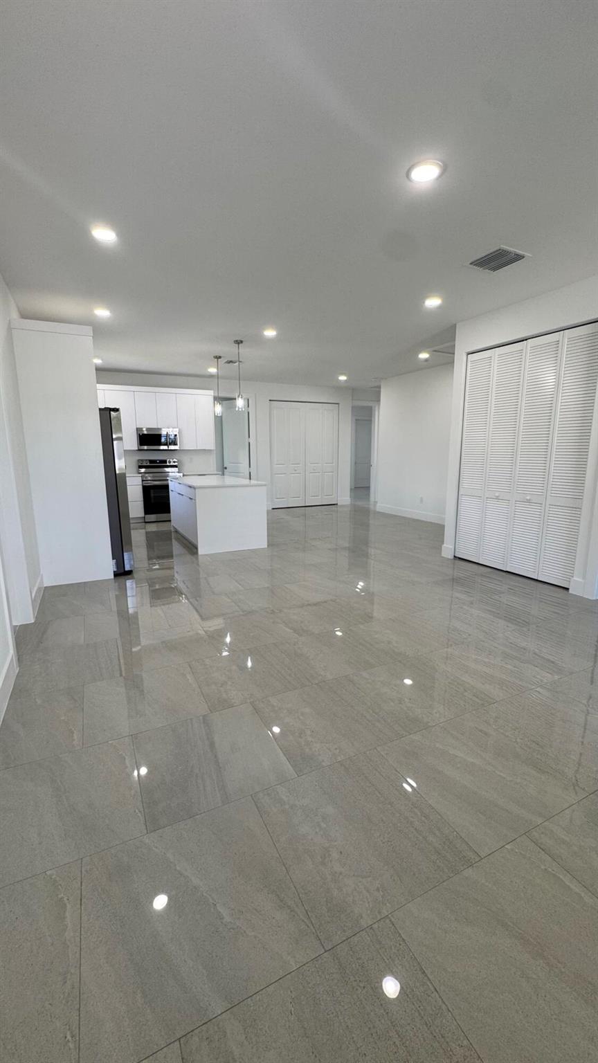 LAKEWOOD GARDENS PL 1 IN - Residential Lease